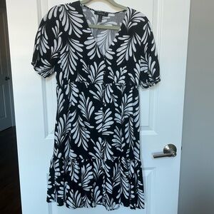 Ellen Tracy Monochrome Leaf Pattern Dress